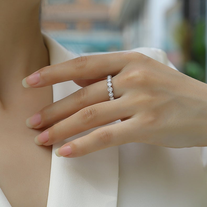 Étreinte Continue, 18k White Gold-Plated S925 Sterling Silver Moissanite Wedding Ring