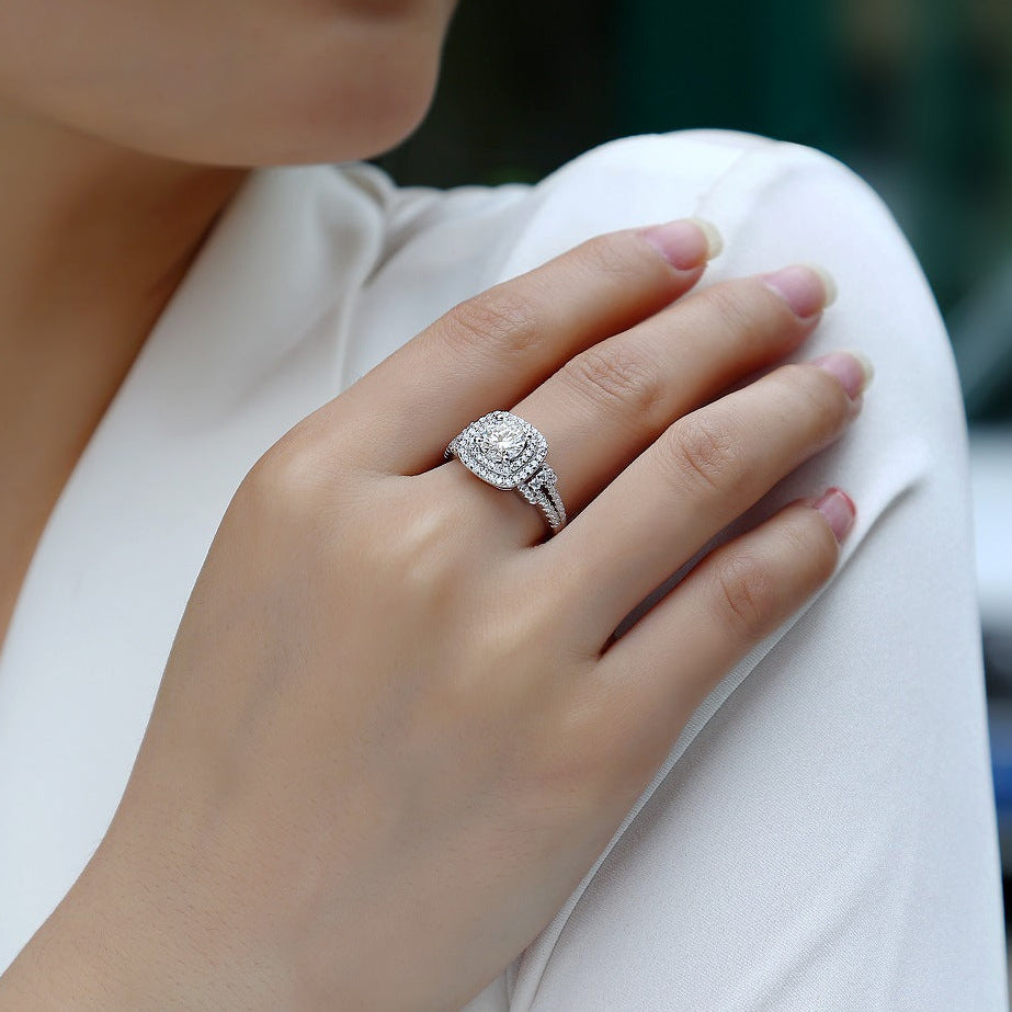 Héritage Lumière, 18k White Gold-Plated S925 Sterling Silver 1ct Moissanite Solitaire Ring