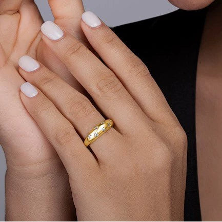 Étoiles Gravées, 18k Gold-Plated S925 Sterling Silver Star-Set Moissanite Wedding Band