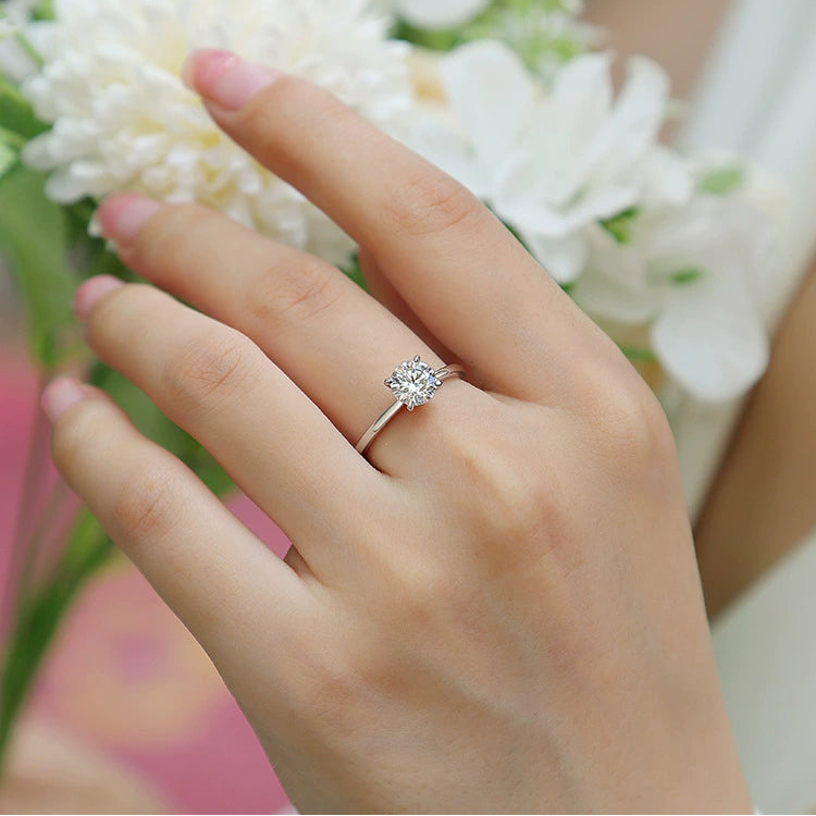 Clarté Solitaire, 18k White Gold-Plated S925 Sterling Silver Moissanite Solitaire Ring