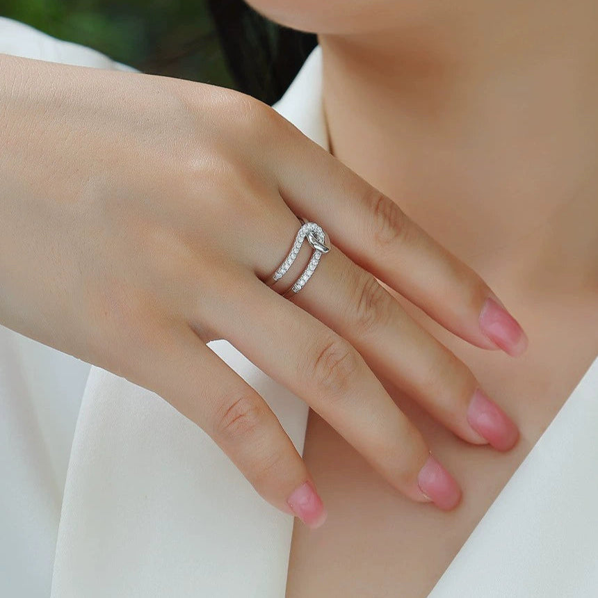 Nœud Éternel, 18k White Gold-Plated S925 Sterling Silver 0.22ct Moissanite Wedding Ring