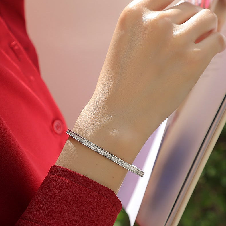 Clarté Ligne, 18k White Gold-Plated S925 Sterling Silver Moissanite Pavé Bangle Bracelet