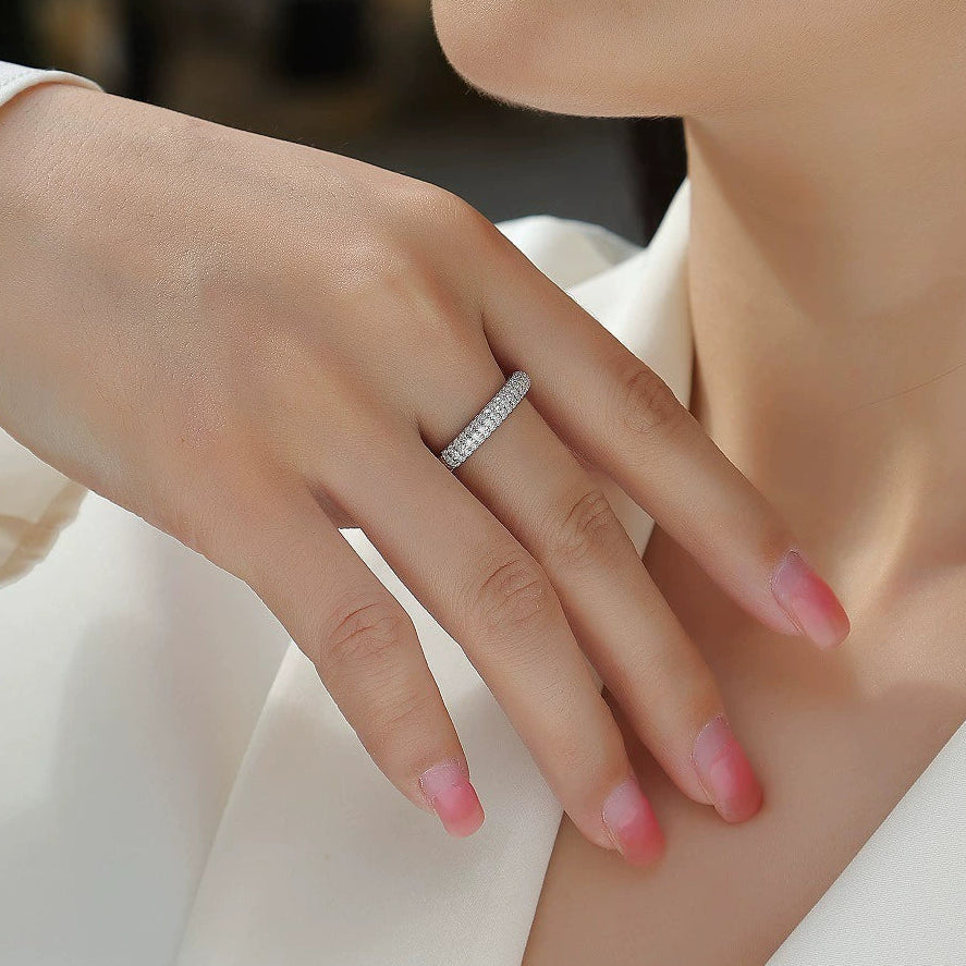 Lumière Continue, 18k White Gold-Plated S925 Sterling Silver 1.2mm × 63 Moissanite Wedding Ring