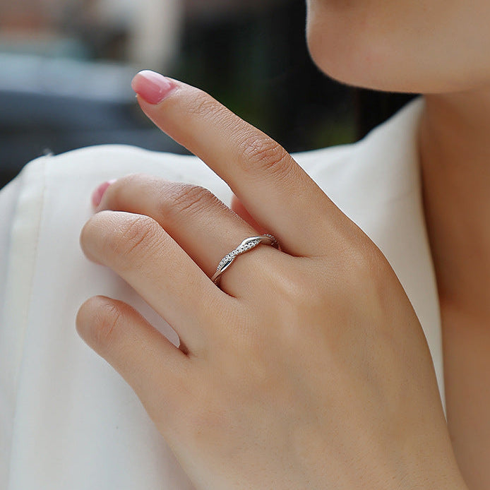 Courbe Élégante, 18k White Gold-Plated S925 Sterling Silver Twisted Moissanite Wedding Band