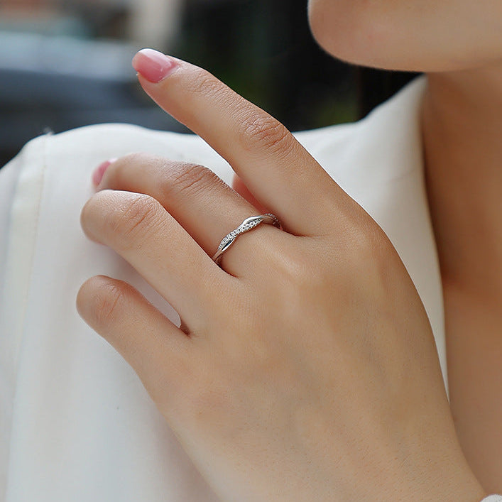 Ligne Élégante, 18k White Gold-Plated S925 Sterling Silver Moissanite Wedding Band