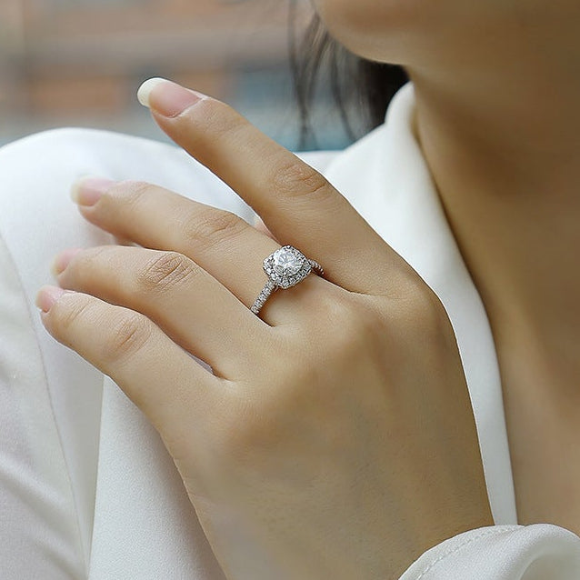 Étoile Halo, 18k White Gold-Plated S925 Sterling Silver 1ct Moissanite Engagement Ring