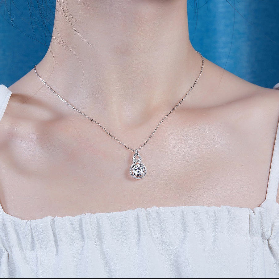 Lueur Éternelle, 18k White Gold-Plated S925 Sterling Silver 2ct Moissanite Pendant Necklace