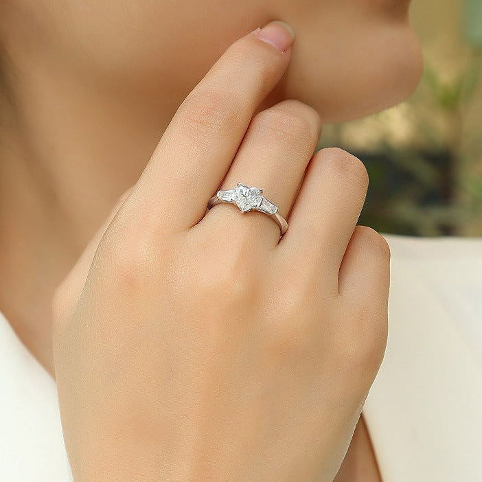 Cœur Élancé, 18k White Gold-Plated S925 Sterling Silver 1ct Heart-Cut Moissanite Engagement Ring