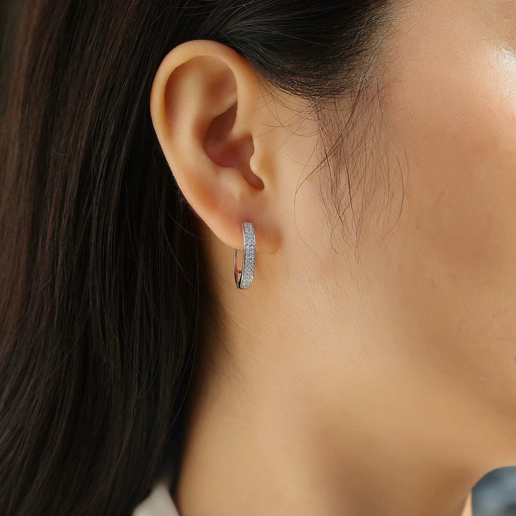 Lueur Continue, 18k White Gold-Plated S925 Sterling Silver Pavé Moissanite Hoop Earrings