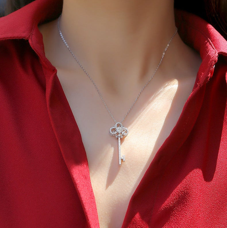 Clé Éternelle, 18k White Gold-Plated S925 Sterling Silver 0.5ct Moissanite Pendant Necklace