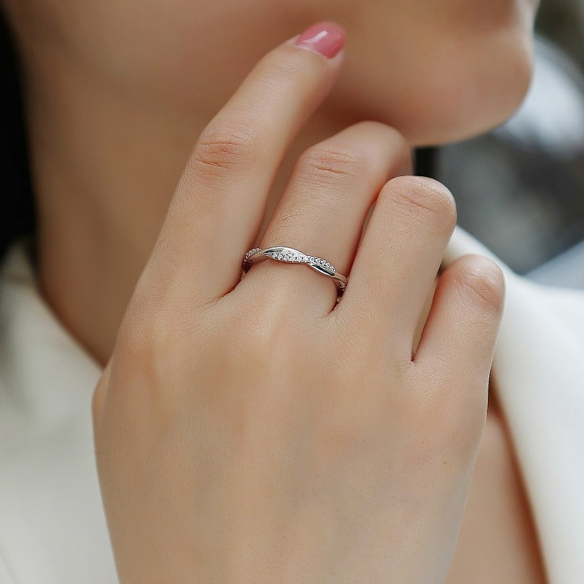 Courbe Élégante, 18k White Gold-Plated S925 Sterling Silver Twisted Moissanite Wedding Band