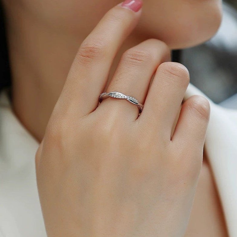 Ligne Élégante, 18k White Gold-Plated S925 Sterling Silver Moissanite Wedding Band