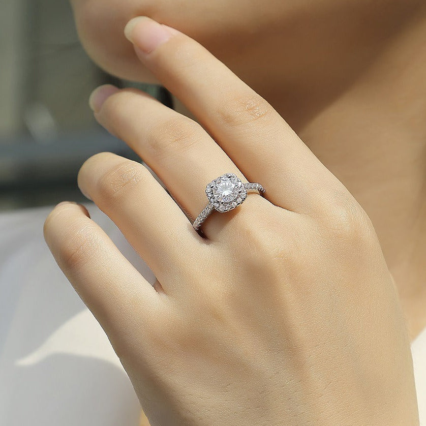 Étoile Halo, 18k White Gold-Plated S925 Sterling Silver 1ct Moissanite Engagement Ring