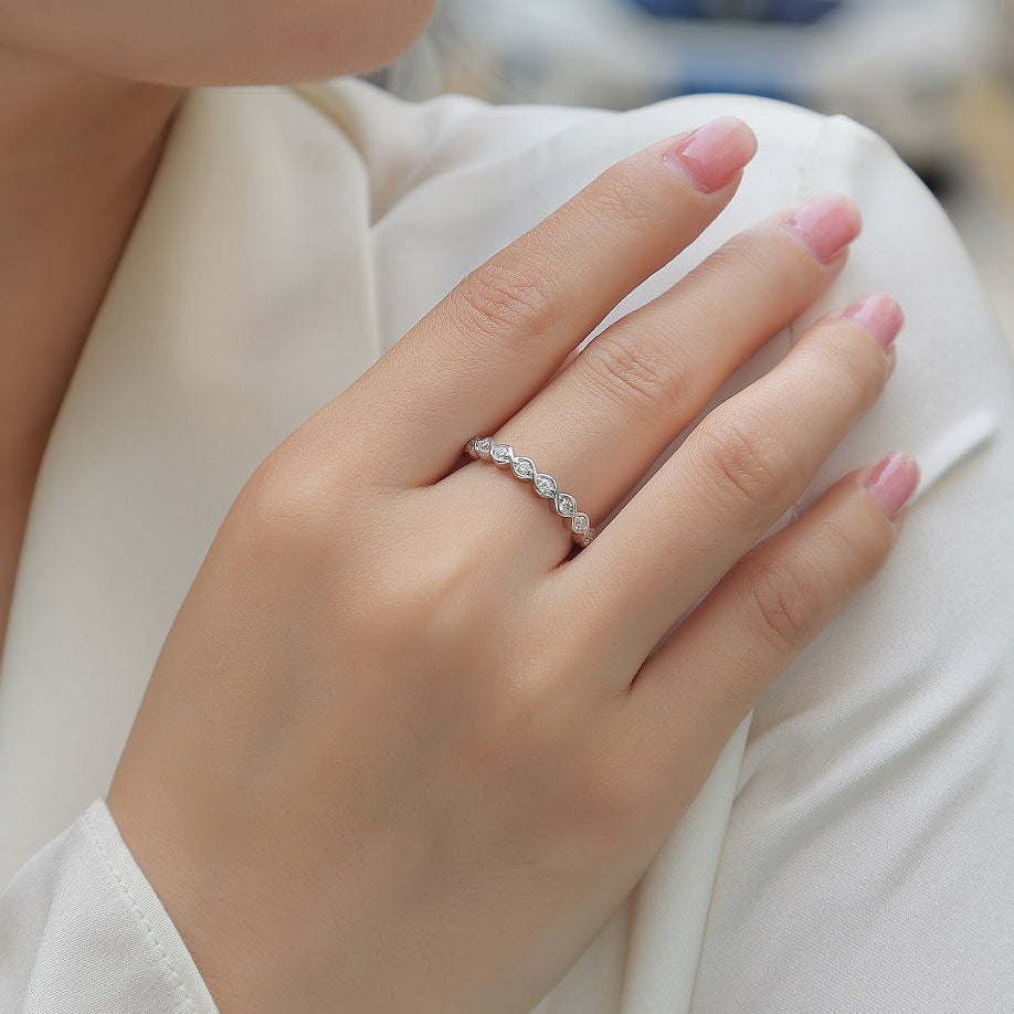 Onde de Grâce, 18k White Gold-Plated S925 Sterling Silver Moissanite Wedding Ring