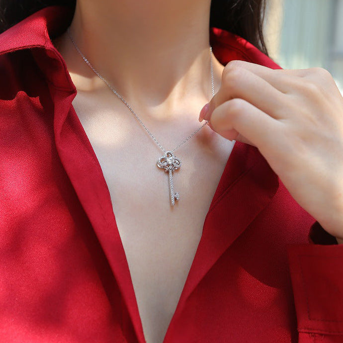 Clé Éternelle, 18k White Gold-Plated S925 Sterling Silver 0.5ct Moissanite Pendant Necklace