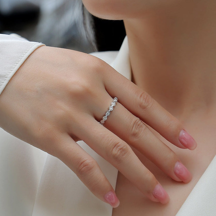 Onde de Grâce, 18k White Gold-Plated S925 Sterling Silver Moissanite Wedding Ring