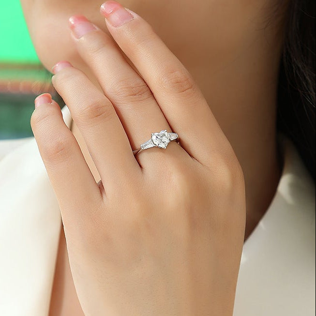 Cœur Élancé, 18k White Gold-Plated S925 Sterling Silver 1ct Heart-Cut Moissanite Engagement Ring