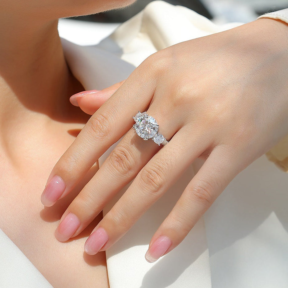 Triomphe Éclat, 18k White Gold-Plated S925 Sterling Silver 5ct + 52 Moissanite Engagement Ring