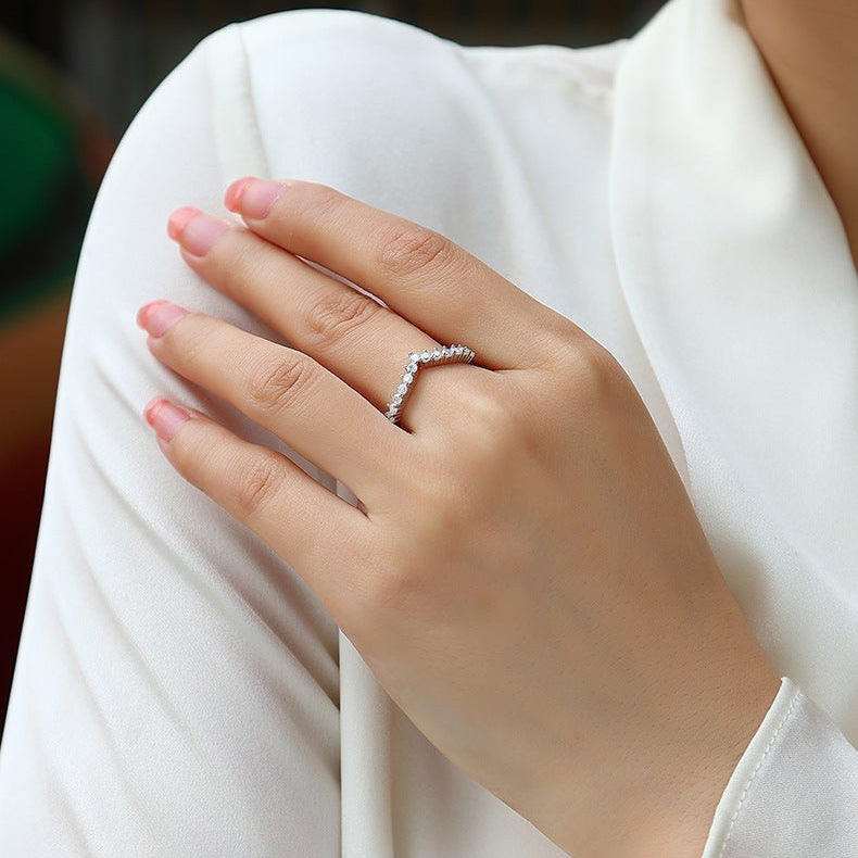 Ligne de Lumière, 18k White Gold-Plated S925 Sterling Silver 13-Stone Moissanite Wedding Band
