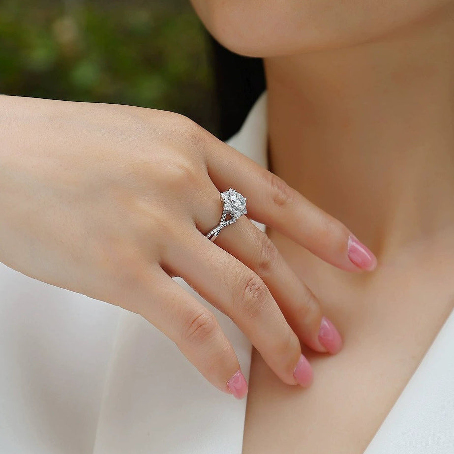 Fleur de Promesse, 18k White Gold-Plated S925 Sterling Silver 1ct Moissanite Engagement Ring