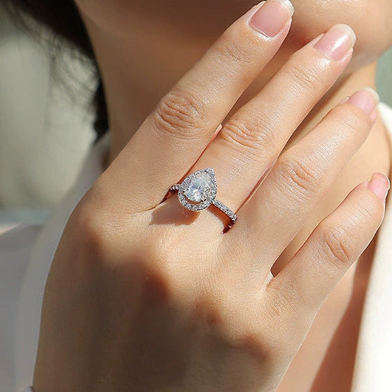 Lueur Éternelle, 18k White Gold-Plated S925 Sterling Silver 1.5ct Moissanite Engagement Ring