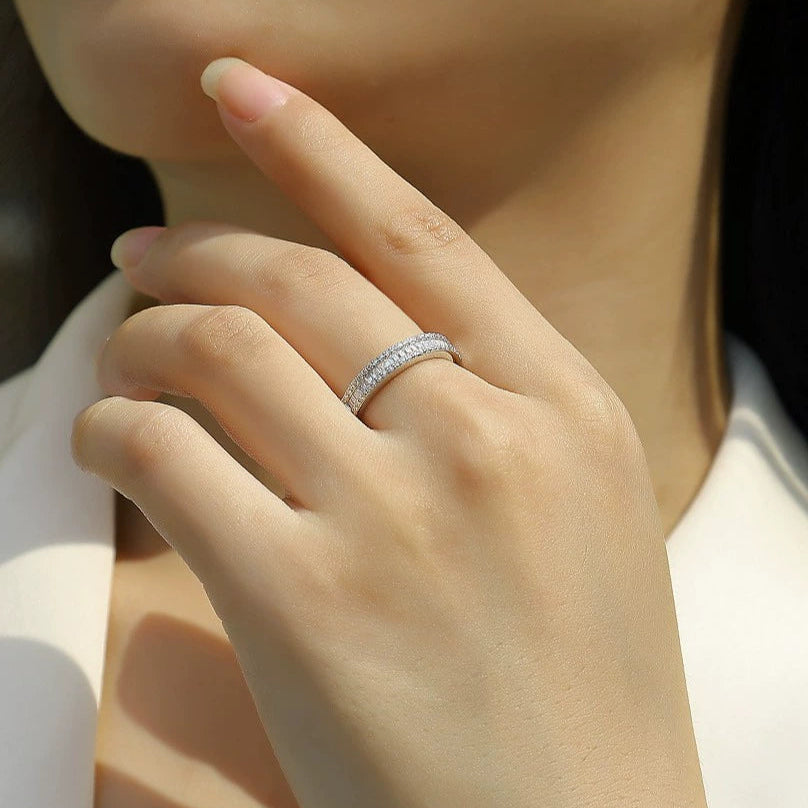 Lumière Alignée, 18k White Gold-Plated S925 Sterling Silver Moissanite Wedding Ring
