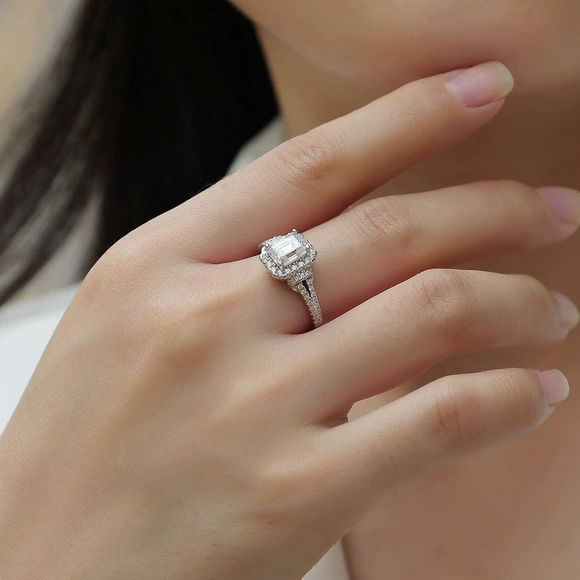 Carré Lumière, 18k White Gold-Plated S925 Sterling Silver 5×7mm Moissanite Engagement Ring