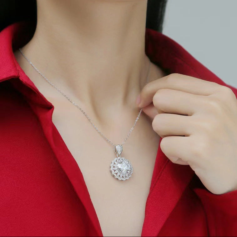 Rosace Éternelle， 18k White Gold-Plated S925 Sterling Silver 5.0ct Moissanite Pendant Necklace
