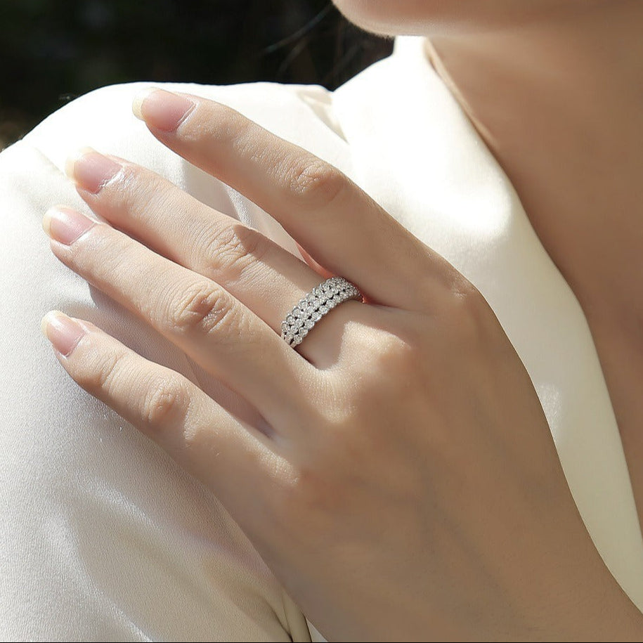 Éclat Harmonie, 18k White Gold-Plated S925 Sterling Silver 0.84ct Total Moissanite Wedding Ring