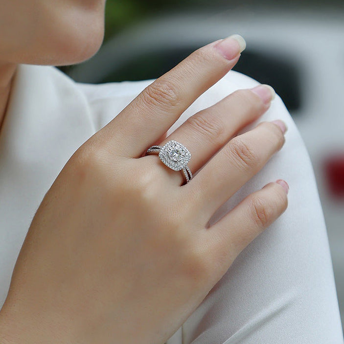 Carré Lumière, 18k White Gold-Plated S925 Sterling Silver 1.0ct Moissanite Engagement Ring