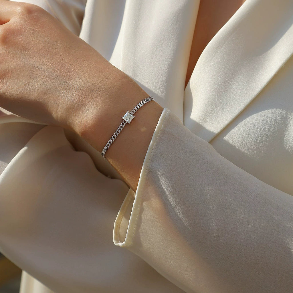 Carré Silencieux, 18k White Gold-Plated S925 Sterling Silver 1ct Moissanite Pendant Bracelet